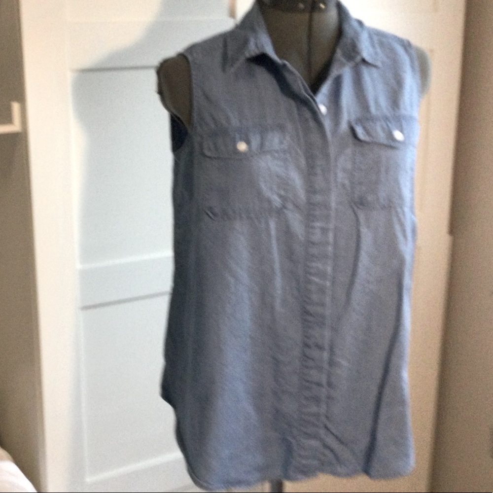 Sleeveless Chambray shirt